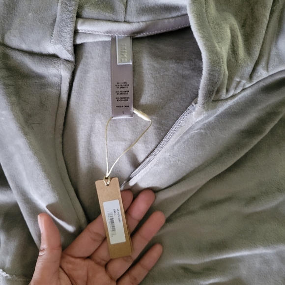 Skims velour hoodie NWT - Picture 3 of 6